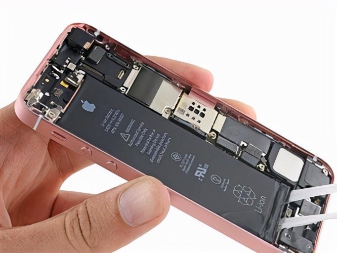 苹果iphone8换电池多少钱换原装还是第三方大容量电池好