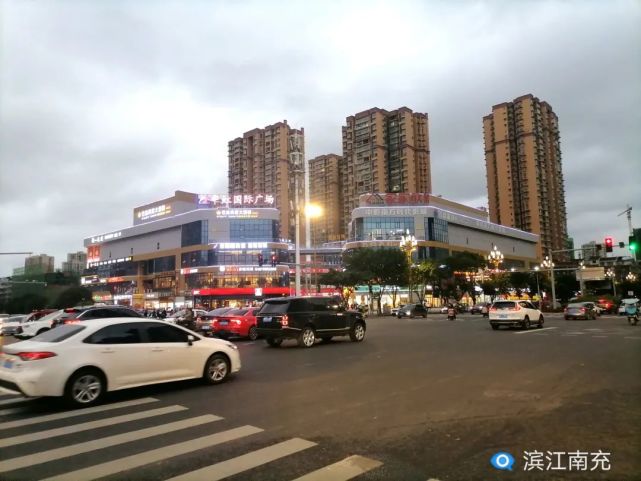 南充:嘉陵区夜市街区,演绎城市"烟火"气