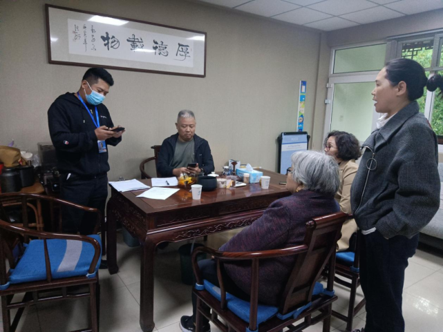 10月22日金华市消防支队高胜科长到西城街道督查"两房一店"整治工作.