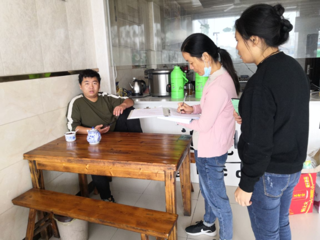 10月22日金华市消防支队高胜科长到西城街道督查"两房一店"整治工作.