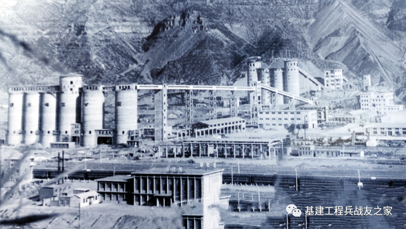 陪同中国生力军摄制组重访基建工程兵42支队曾经战斗过的古交矿区