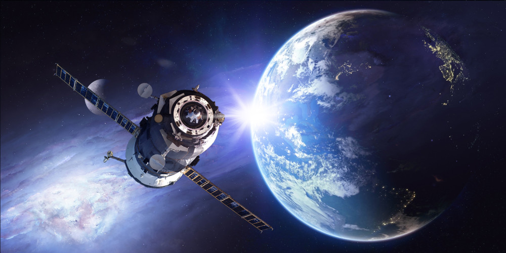 霍尔推进器,在地球上只能推动鸡蛋,在太空为何能推动空间站?