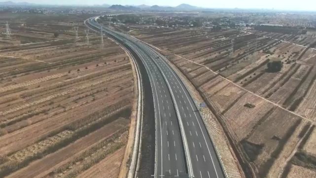 迁安至曹妃甸高速公路全线通车