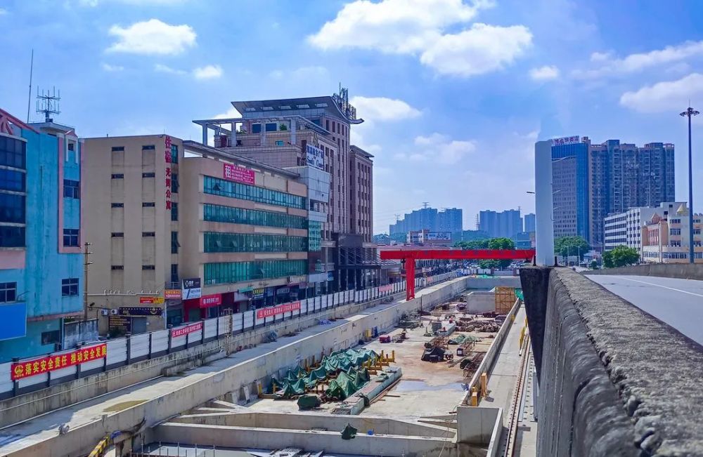 决战决胜!东莞市轨道交通1号线东城南站主体结构顺利封顶