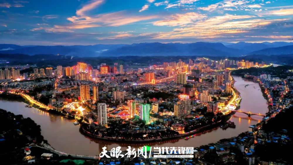 赤水市区夜景 王怀茂 摄