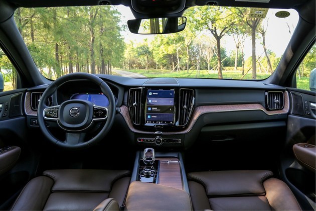 新款沃尔沃xc60在车内空间与舒适度方面的表现依然优异