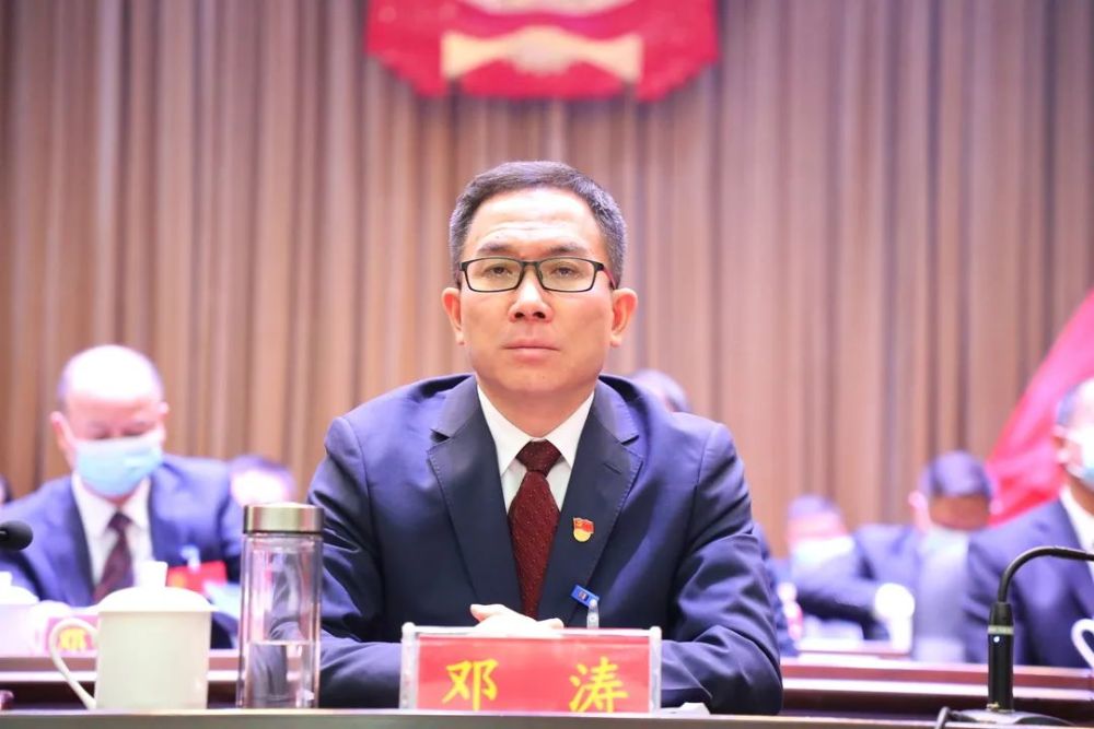 新宁县第十八届人民代表大会第一次会议举行第二次全体会议