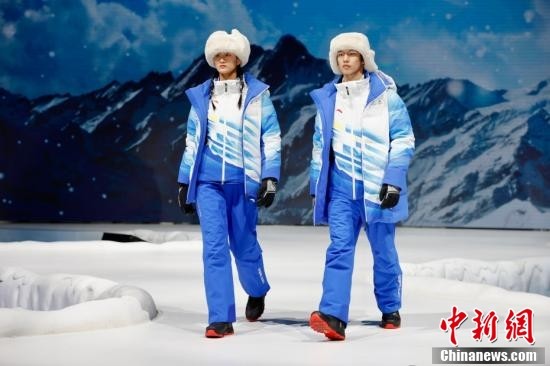 会开幕倒计时100天之际,北京冬奥会和冬残奥会制服装备在北京正式发布