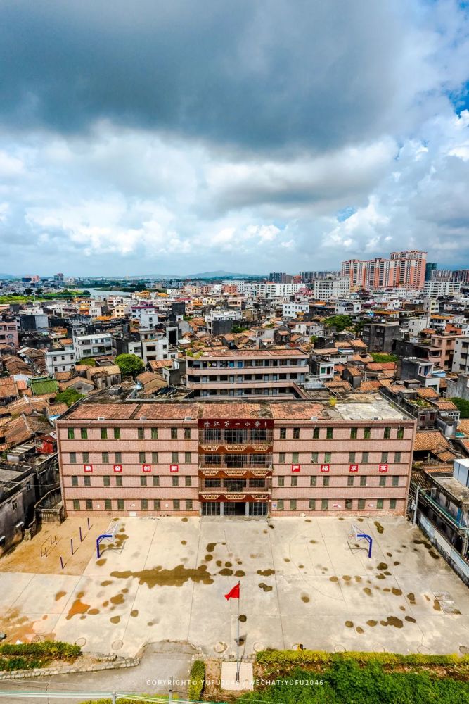 甲子镇,广东省汕尾市陆丰市辖镇,是陆丰市三大镇之一,地处陆丰市东