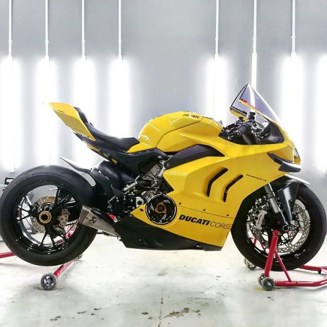 杜卡迪panigale v4杜卡迪旗下第一款量产 v 型4缸车型 排量:1,103 cc