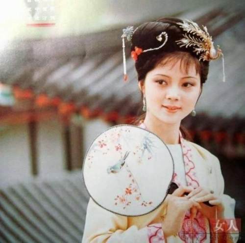 她又是个有心人,贾元春不喜绿玉,湘云佩戴金麒麟,黛玉服用天王补心丹