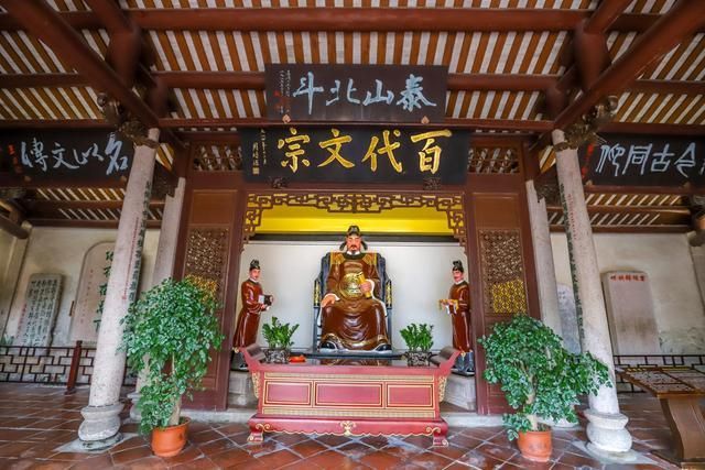 潮州的书院叫韩山书院.