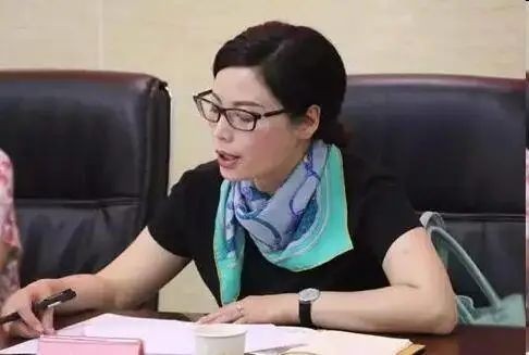 内幕披露美女律师怂恿官员老公合伙敛财2500万