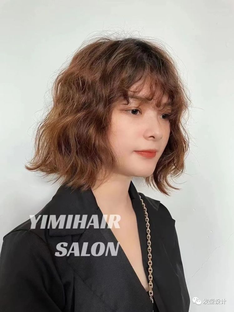 适合圆脸鹅蛋脸超级甜美,拯救头顶扁塌的女生,短发烫卷一般刘海也烫卷