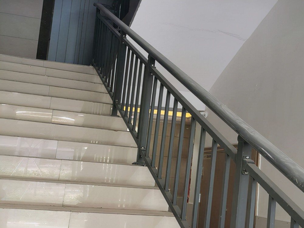 楼梯护栏的材质有哪些