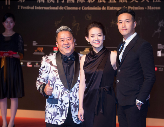 曾志伟(左起)的女儿曾宝仪,儿子曾国祥今天都已成材.