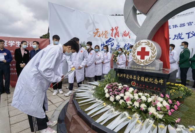 生命在馈赠中延续 湖南中医高专为遗体捐献者立碑