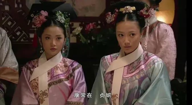 可在这么多美人当中,你不得不承认郭萱演的贞嫔颜值颇高,满脸胶原蛋白