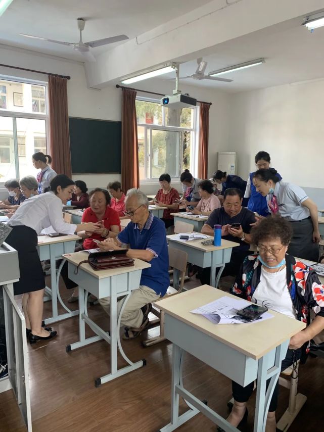 崇明这所学校拥有100多个班级,2500多名学员,为啥这么