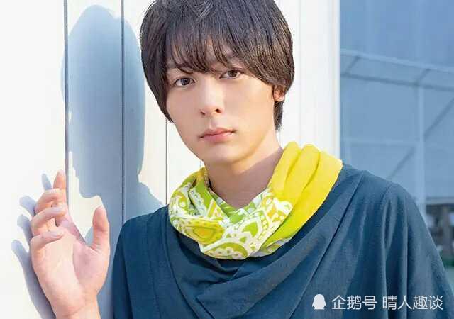 演员和其他骑士不一样有着超高的颜值,当然这里咱们也不是说其他演员