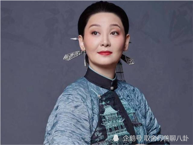 为什么徐帆当场下跪失声痛哭,沈腾90度鞠躬,于月仙跪地献花