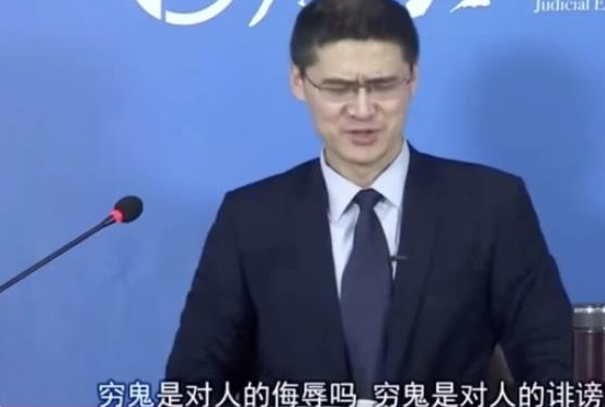 凭"法外狂徒张三"爆红,却因一条微博退网,罗翔到底得罪了谁?