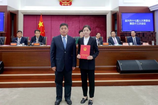 宜兴市人大常委会任命名单今天(10月28日)下午,宜兴市人武部新任职