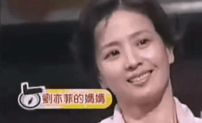 刘亦菲妈妈刘晓莉传奇的一生两婚两离为捧红女儿下狠手