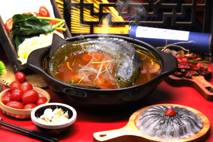 摊牌了,天气冷了就是想吃火锅下饭,鲟鱼火锅的做法