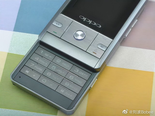 修好一部10年前的翻盖机!oppo售后收到八旬老人"锦旗"