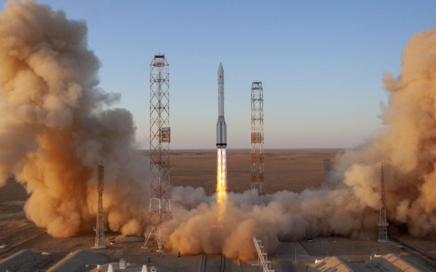 头条速览俄罗斯一火箭发射服务运营商与4名游客签署太空旅行协议