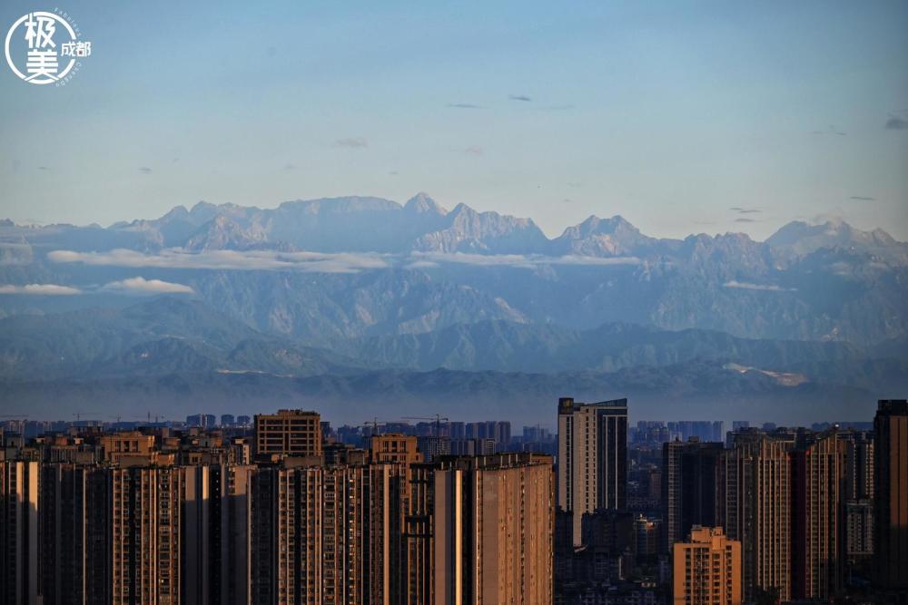 高原雪山看成都天气怎么样_(成都天气好可以看到西岭雪山)