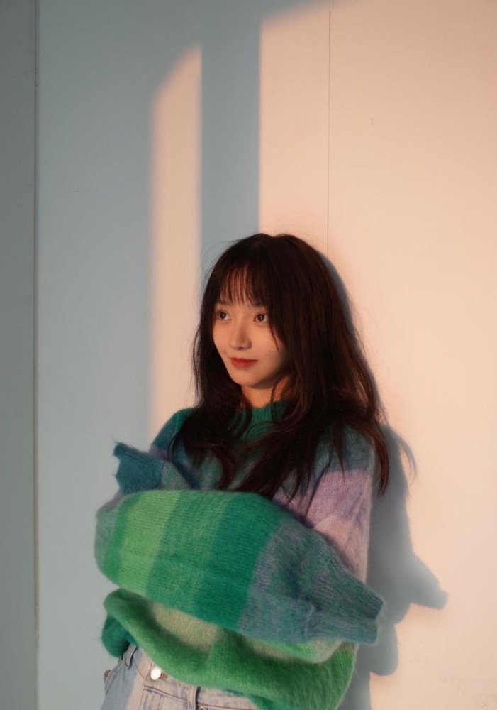 卜冠今比电视剧里好看太多了,秋日休闲服装也很美,挺可爱的