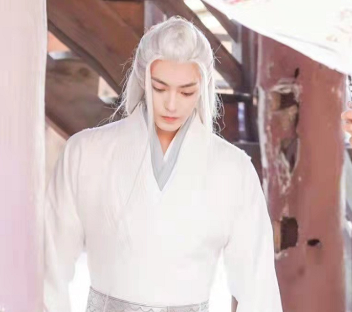 周也侯明昊护心路透曝光两人造型很养眼大家却被女二吸引了