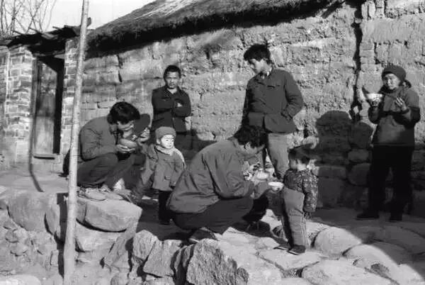 老照片70年代的中国农村