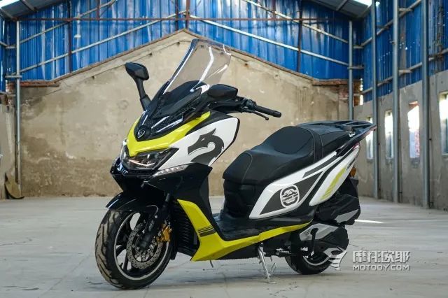 试驾赛科龙rt3c中型踏板车城市更实用