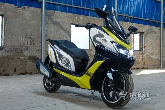 试驾赛科龙rt3c中型踏板车,城市更实用