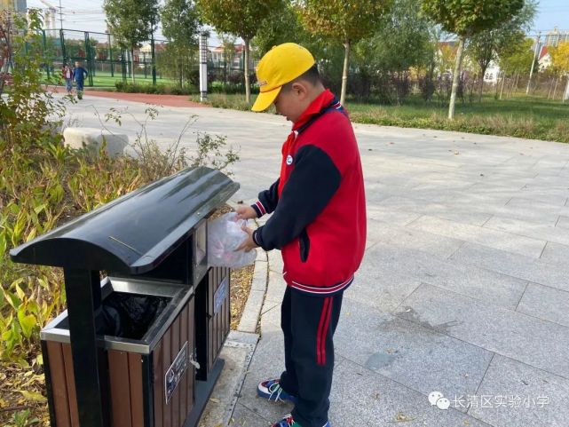 徒步公园捡垃圾,争当环保小卫士—第二实验小学"文昌山公园"志愿