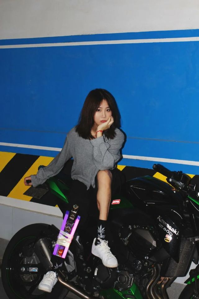 上海时装周的假肢女孩我不要藏起来
