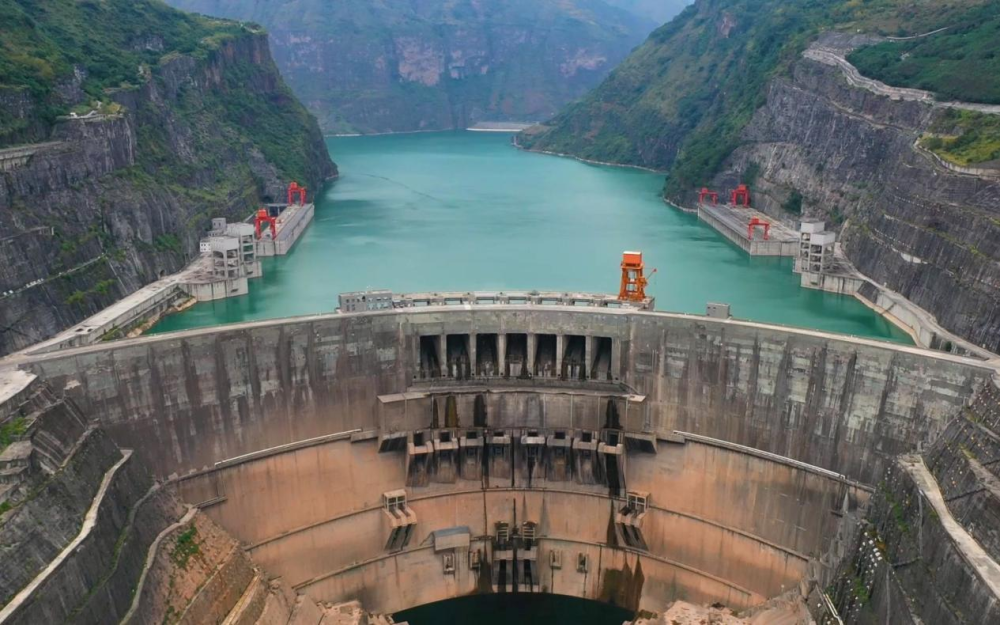 大坝高近300米,中国又一超级工程问世,一口气斩获多个