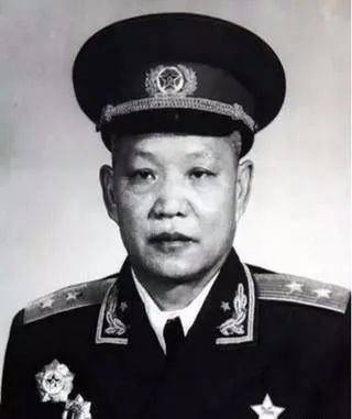 1,徐文烈少将徐文烈少将是云南省曲靖市宣威县板桥镇大堡村人,曾任50