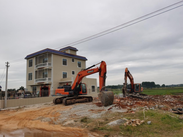 违法占用耕地建房北海这两栋房屋被拆除了