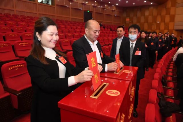 宜春市选举产生一批领导干部