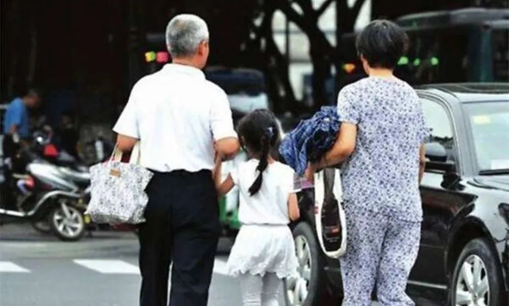 没时间接孩子放学,家里也没老人帮忙带娃的家长