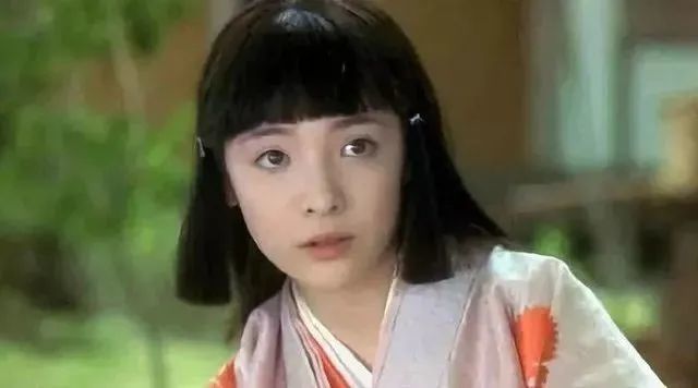 热巴&娜扎都变了发型,长发不剪短拥有新look