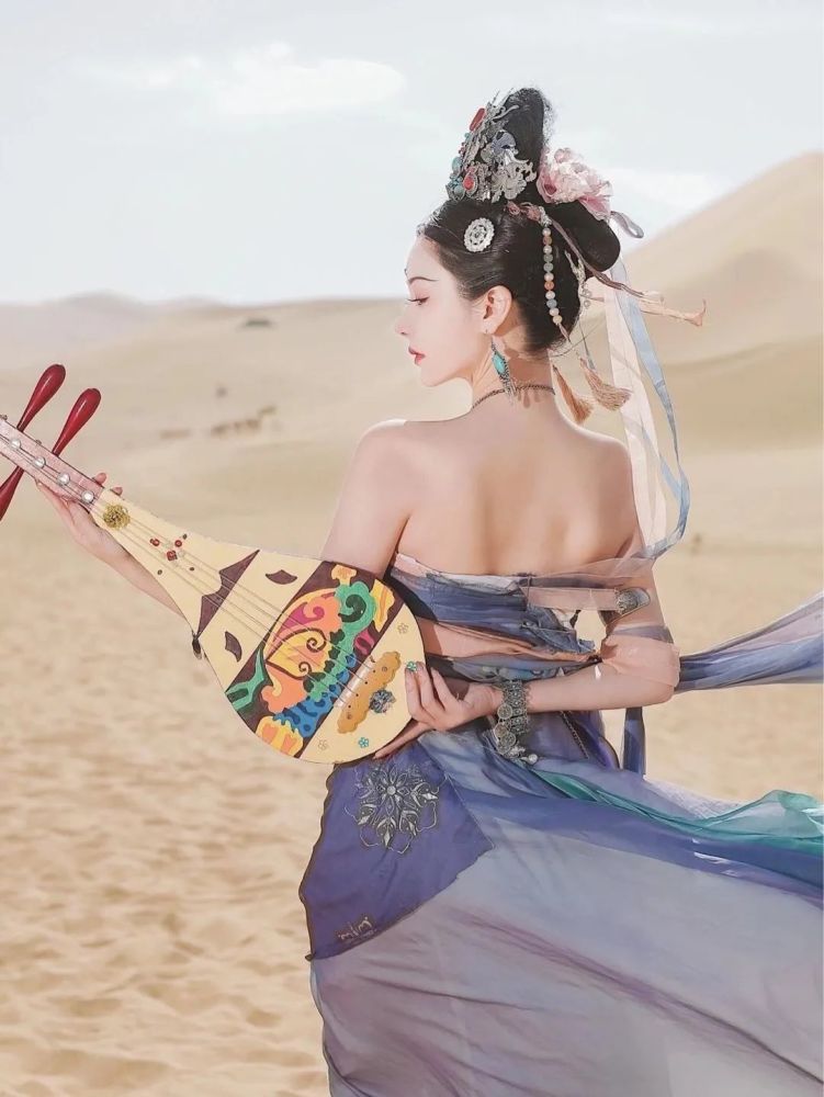 敦煌飞天美女一梦入敦煌
