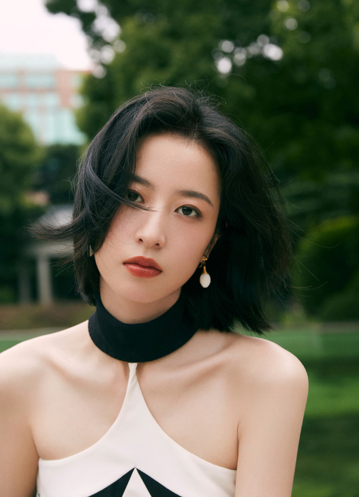 周雨彤～露背装,尽显好身材