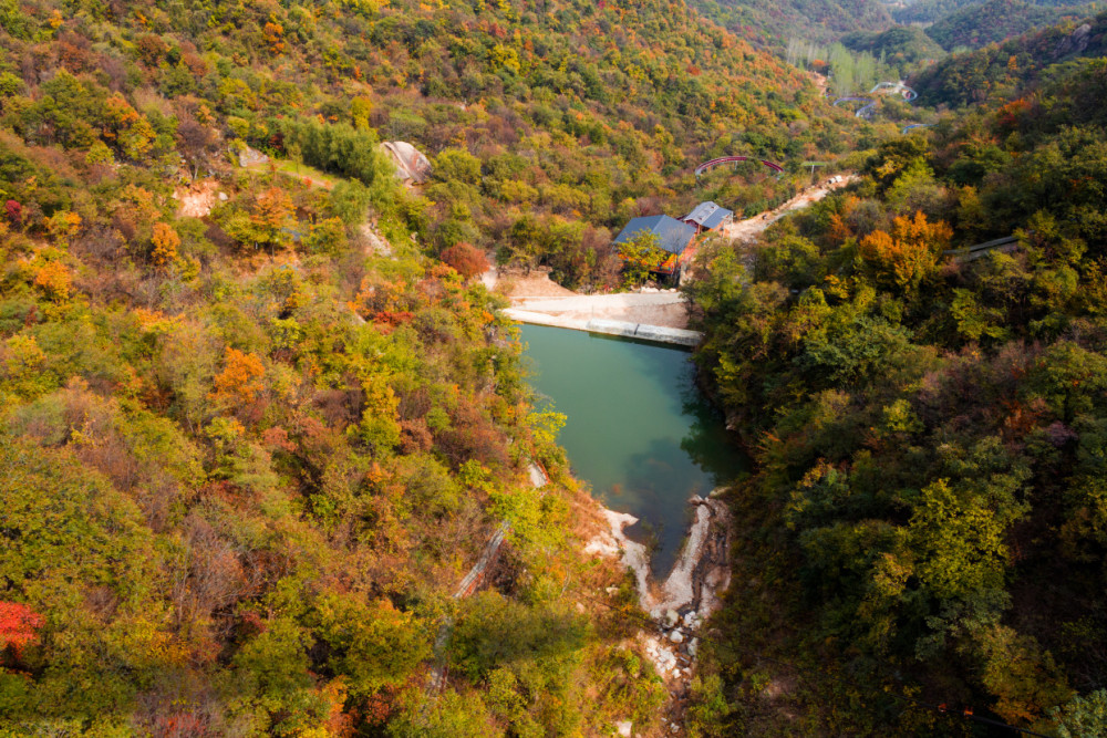河南鲁山天龙池景区进入最佳观赏季美如画卷