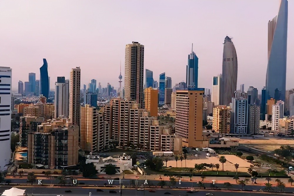 首都科威特城,这一点和新加坡相似,国名和首都名是一样的.
