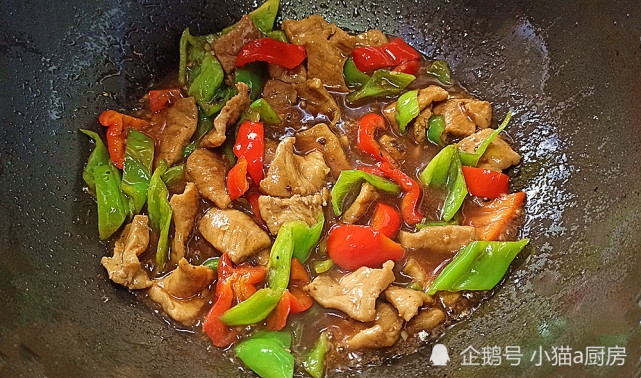 里脊肉的新吃法,咸香味美,肉片滑嫩多汁,连汤汁用来泡饭都特别香